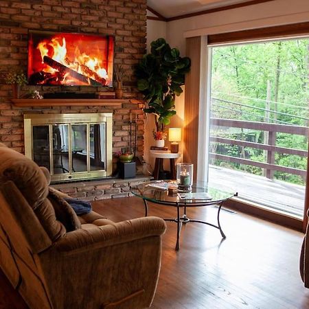 Lakeside Retreat: Pet-Friendly Cabin with Hot Tub & Outdoor Activities Mount Gretna Exterior photo