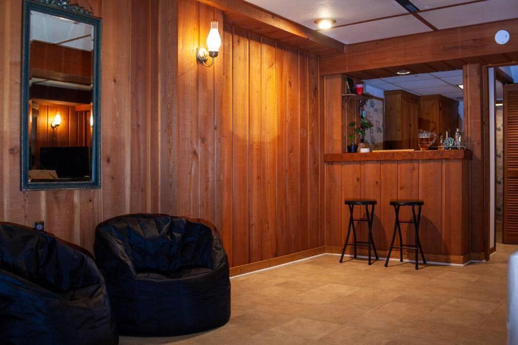 Lakeside Retreat: Pet-Friendly Cabin with Hot Tub & Outdoor Activities Mount Gretna Exterior photo