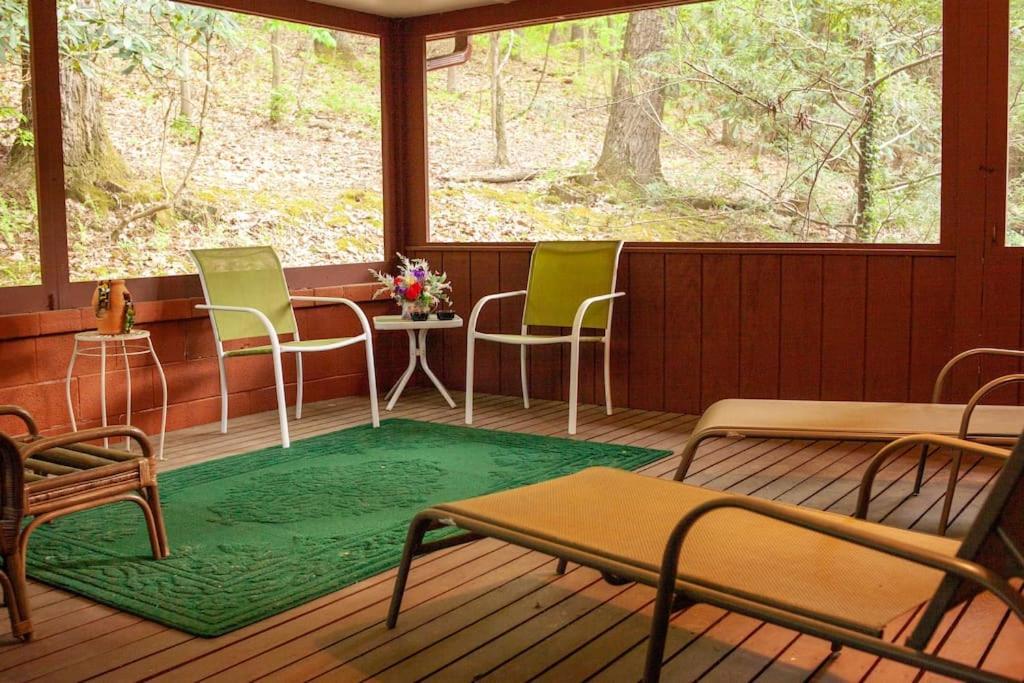 Lakeside Retreat: Pet-Friendly Cabin with Hot Tub & Outdoor Activities Mount Gretna Exterior photo