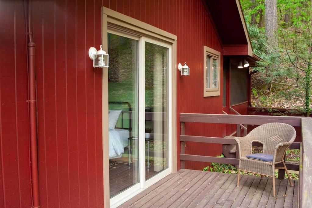 Lakeside Retreat: Pet-Friendly Cabin with Hot Tub & Outdoor Activities Mount Gretna Exterior photo