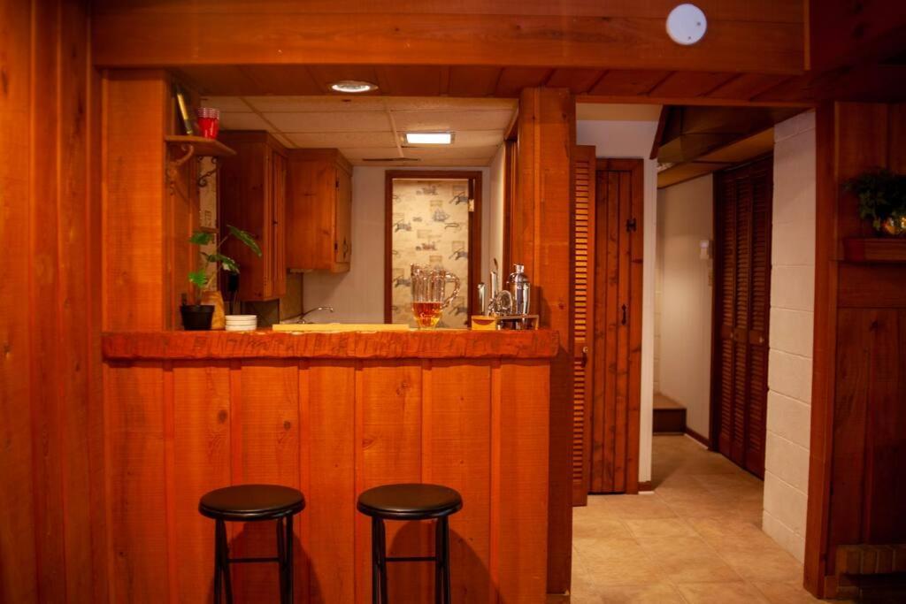 Lakeside Retreat: Pet-Friendly Cabin with Hot Tub & Outdoor Activities Mount Gretna Exterior photo