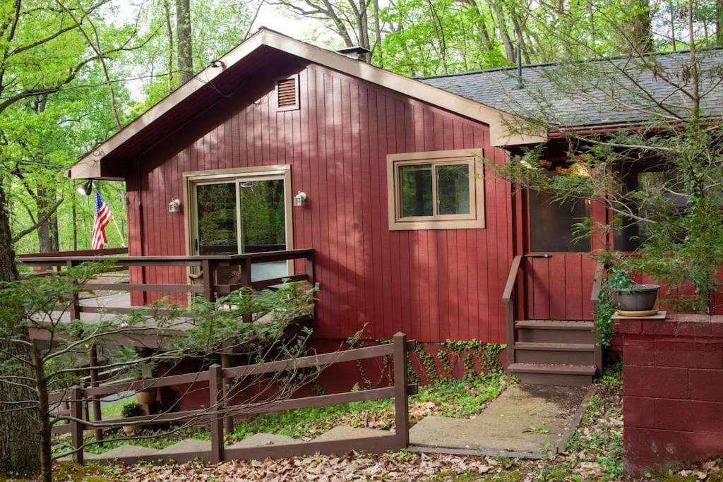 Lakeside Retreat: Pet-Friendly Cabin with Hot Tub & Outdoor Activities Mount Gretna Exterior photo