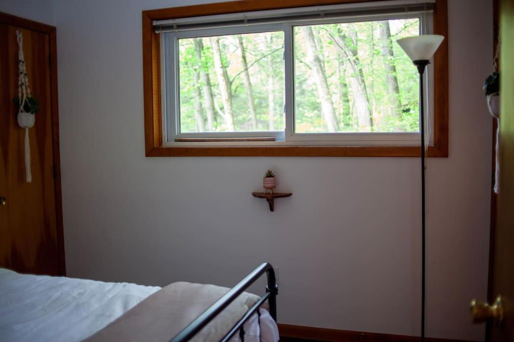 Lakeside Retreat: Pet-Friendly Cabin with Hot Tub & Outdoor Activities Mount Gretna Exterior photo
