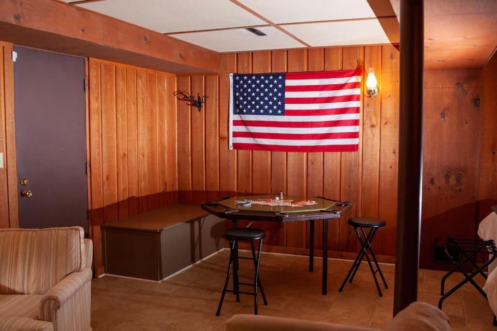 Lakeside Retreat: Pet-Friendly Cabin with Hot Tub & Outdoor Activities Mount Gretna Exterior photo