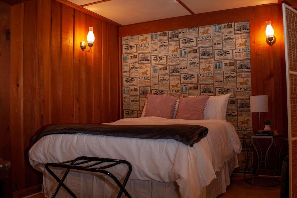 Lakeside Retreat: Pet-Friendly Cabin with Hot Tub & Outdoor Activities Mount Gretna Exterior photo