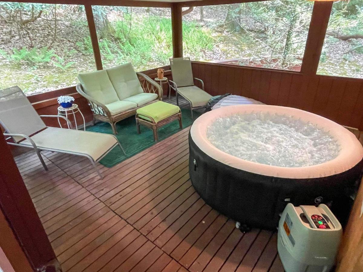 Lakeside Retreat: Pet-Friendly Cabin with Hot Tub & Outdoor Activities Mount Gretna Exterior photo